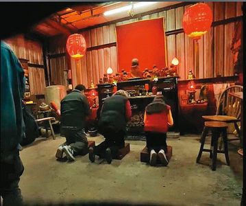 《咒》真實事件!長女17年前慘死「口中全糞便」 屋內貼滿符咒