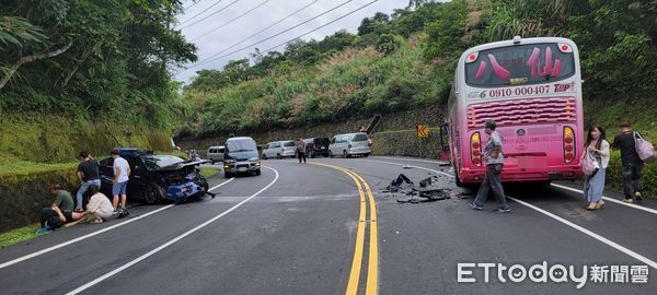 ▲▼宜蘭台7丙12日發生一起遊覽車與自小客車對撞意外。（圖／記者游芳男翻攝）