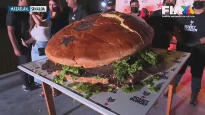 巨型漢堡重285公斤！　墨西哥廚師團隊「僅花10分鐘合力烹製」