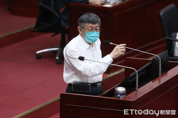 ▲台北市長柯文哲出席議會質詢前受訪。（圖／記者林敬旻攝）