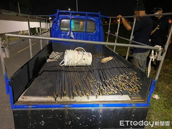▲台南市警三分局海南派出所警網，查獲鄭姓男子偷竊工地鋼筯，依竊罪嫌送辦。（圖／記者林悅翻攝，下同）