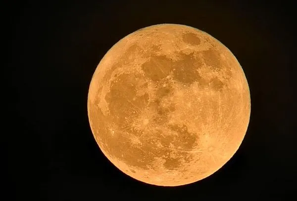 ▲▼東管處拍下超級滿月。（圖／翻攝【Nga`ayho】你好，東海岸/臉書粉專 ）