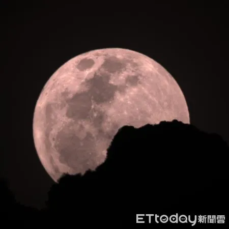 ▲「草莓超級月亮」台南市南瀛天文館直播吸引7萬人次觀看，接下來「五星連珠」再接棒登場。（圖／市府提供，下同）