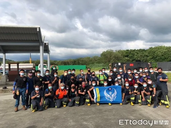 ▲38位義消用汗水及淚水拼得火搶班證照。（圖／記者楊漢聲翻攝）