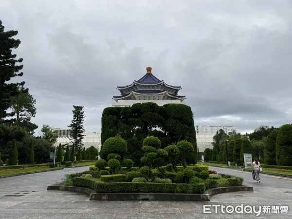 ▲▼面中正紀念堂首排的愛國東路，近期興起不少豪宅建案。（圖／記者賴志昶攝）