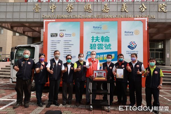 ▲▼ 馮世寬主委出席嘉榮「扶輪碧雲號」醫療車捐贈典禮，感謝國際扶輪3470扶輪社暨各公益團體守護民眾健康 。（圖／嘉義榮民醫院提供）