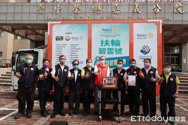 ▲▼ 馮世寬主委出席嘉榮「扶輪碧雲號」醫療車捐贈典禮，感謝國際扶輪3470扶輪社暨各公益團體守護民眾健康 。（圖／嘉義榮民醫院提供）