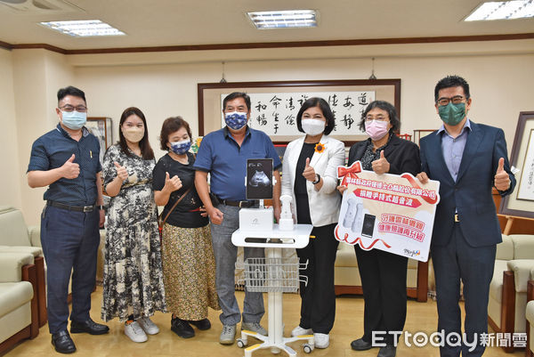 ▲雲林縣政府獲贈十部手持式超音波，作為偏鄉遠距醫療、居家訪視醫療使用。（圖／記者蔡佩旻翻攝）