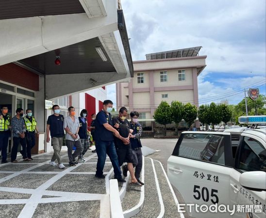 ▲台南市佳里警分局等單位，合力破獲58歲何姓男子及60歲林姓男子為首的網鴿勒索集團，一舉逮獲8嫌送辦。（圖／記者林悅翻攝，下同）