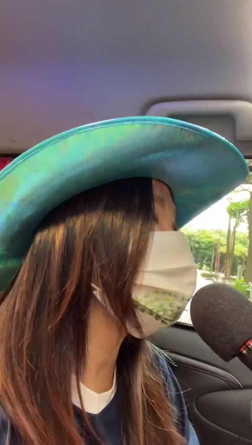 ▲陶晶瑩在計程車上熱唱。（圖／翻攝自Instagram／momoleelee）