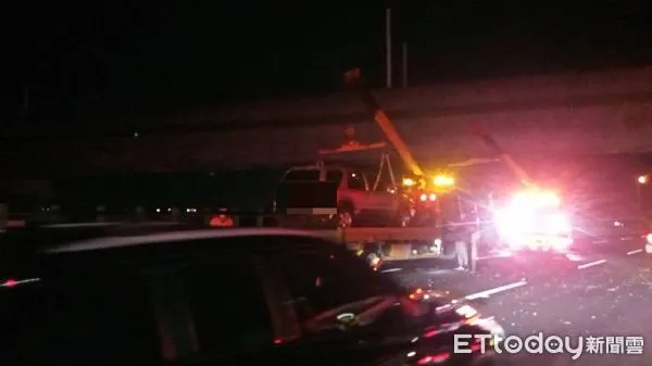 ▲▼國道3號北向203.4K彰化快官路段17日5輛轎車追撞事故。（圖／記者許權毅翻攝）