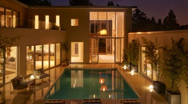 ▲▼英國71歲阿嬤贏得350萬英鎊的豪宅。（圖／翻攝Omaze）