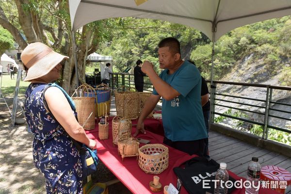 ▲▼太魯閣小農地方創生音樂會可欣賞在地原住民族音樂、舞蹈還可以逛市集。（圖／太管處提供，下同）