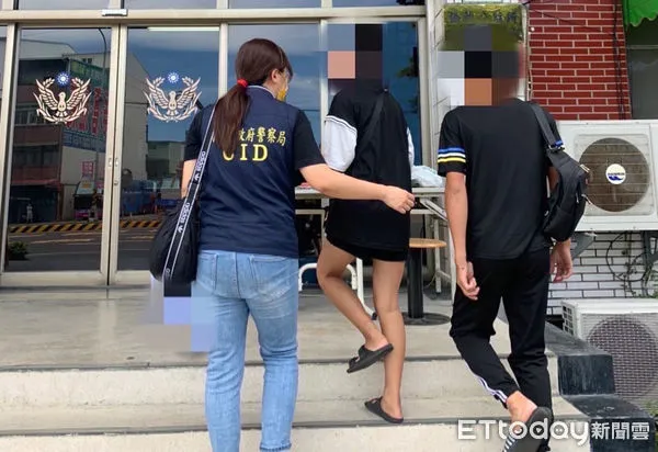 ▲▼小情侶蹺家             。（圖／記者陳宏瑞攝）