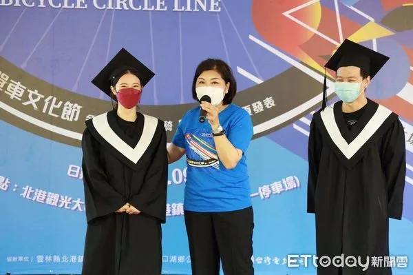 ▲各高中及大專院校紛紛暫緩辦理畢業旅行，雲林縣政府為了讓應屆畢業生留下珍貴的回憶，推出雲東、雲西「類畢旅」及遊雲林抽汽車活動。（圖／記者蔡佩旻翻攝）