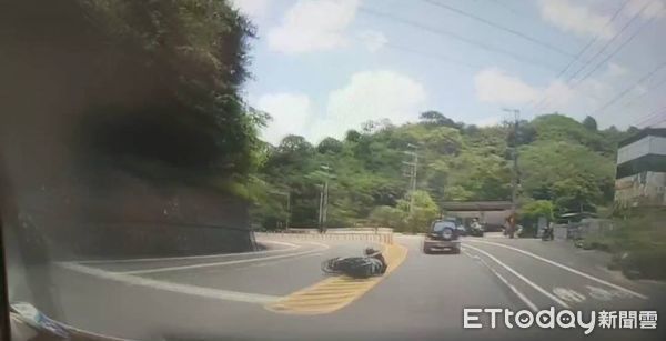 ▲▼台三線103.6公里發生死亡車禍，16歲少年騎普通種雞過彎失控撞向對向，傷重不治。（圖／記者蔡文淵翻攝）