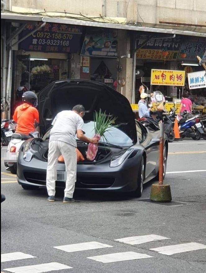 千萬超跑當買菜車！超狂阿公逆向違停　當地人指認：他不只這台