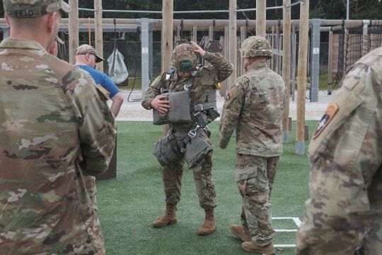 ▲▼英國陸軍傘兵團原本預計前往科索沃參加北約夏季訓練，卻因性愛影片外流而遭上級從名單移除。（示意圖／達志影像）