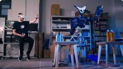 超商實驗VR機器人補貨提高效率　「遠端操作員」時薪320元：社恐天堂