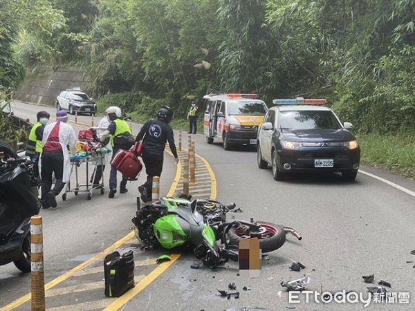 ▲▼休旅車車頭受損嚴重，警方據報到場處理並將傷者送醫。（圖／大溪警分局提供）