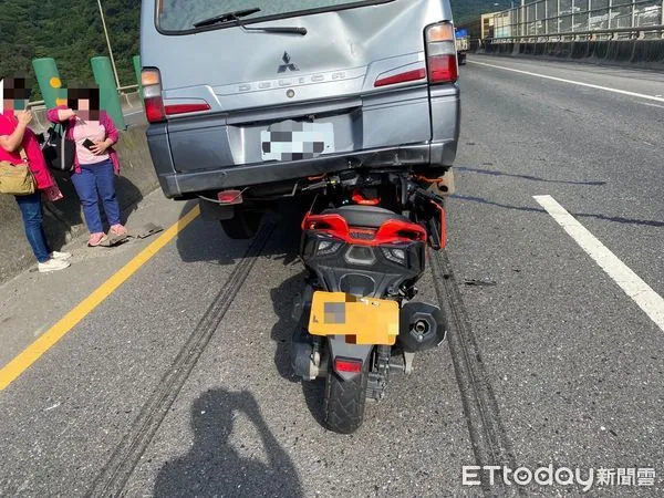 ▲▼ 台64線連環車禍  。（圖／記者戴上容翻攝）