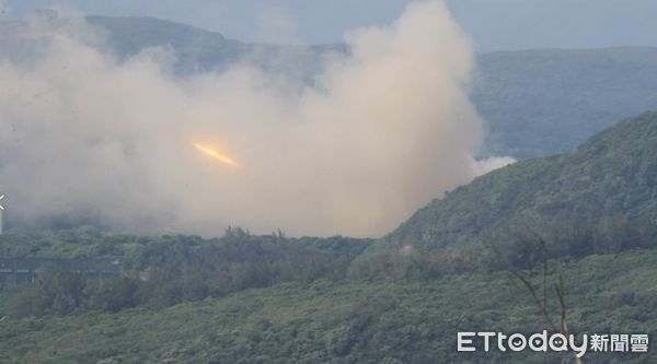 ▲▼    陸軍「雷霆2000火箭」發射中爆炸         。（圖／記者陳崑福翻攝）