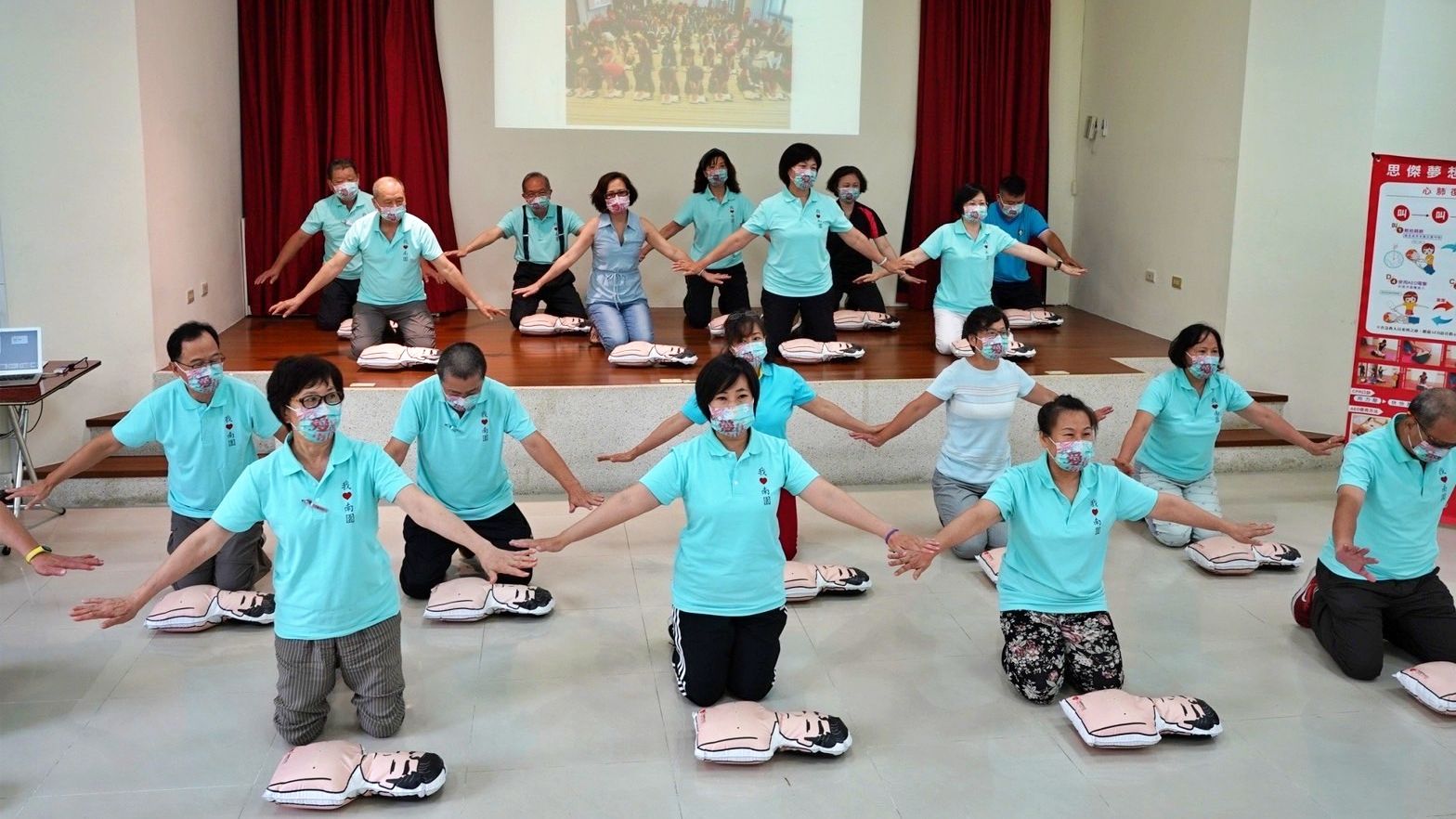 ▲新北樹林南園里提升救命術 里鄰長、志工急救技能訓練領證。（圖／記者郭世賢翻攝）