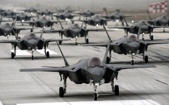 ▲▼南韓空軍今年3月出動28架F-35A匿蹤戰機集結在跑道進行「大象漫步」。（圖／南韓國防部）