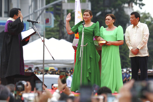 ▲▼ 菲律賓現任總統杜特蒂女兒薩拉（Sara Duterte）19日在家鄉達沃市宣示就職菲律賓第15任副總統。（圖／達志影像／美聯社）