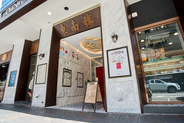 ▲M+視覺文化博物館65米高超大型醒目的LED幕牆,今年7月開幕的香港故宮文化博物館,東南樓是一家糅合藝術和歷史的精品酒店,先達繡花鞋,標記麻雀佇立佐敦，是近半世紀的傳統手雕麻將店。（圖／港旅局提供）