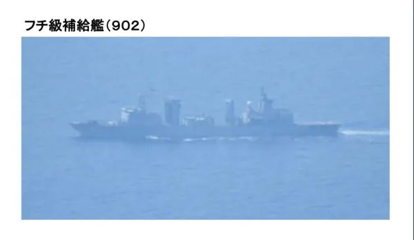 ▲▼解放軍軍艦編隊航行幾乎繞行日本一圈。（圖／翻攝自日本防衛省統合幕僚監部）