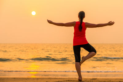 單腳站不到10秒恐短命！醫揭「5動作」測壽命：每天都在做