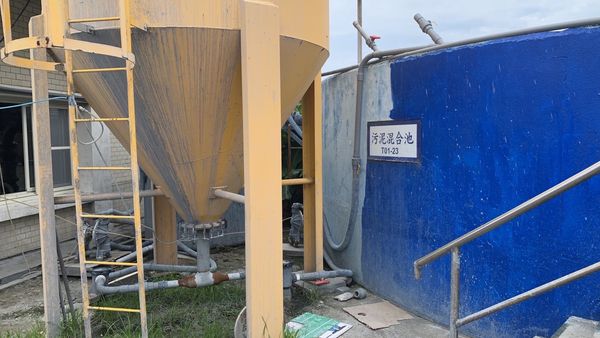 ▲▼大甲幼獅工業區有2人疑吸入沼氣，1人昏迷1人無呼吸心跳。（圖／民眾提供，下同）