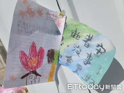 花束玩具堆滿輪胎行　「大樹半黑半綠」童畫卡片祝福…讓人鼻酸