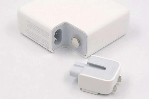 ▲蘋果推出最新的雙 USB-C 電源轉接器。（圖／chargerlab）