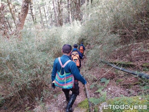 ▲▼花蓮、南投警消均組成救援隊循登山路線搜尋。（圖／花蓮縣消防局提供，下同）