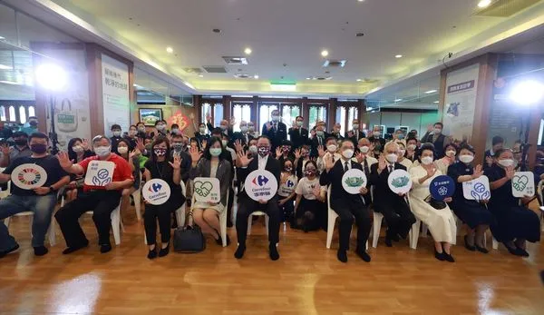 ▲慈濟基金會守護臺灣「一直都在」的精神，也展現「走在最前、超前佈署」的行動力，與家樂福跨界合作、攜手共善。（圖／慈濟基金會）