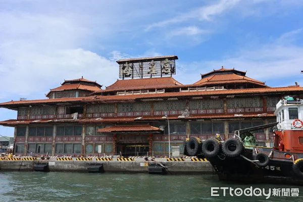 ▲▼珍寶海鮮舫,海上皇宮,香港,高雄,台灣港務公司,閒置,拆除。（圖／記者陳建宇攝）