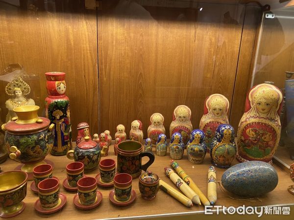 ▲▼台北市副市長蔡炳坤、明星咖啡館第二代經營者簡靜惠介紹明星咖啡館。（圖／記者袁茵攝）