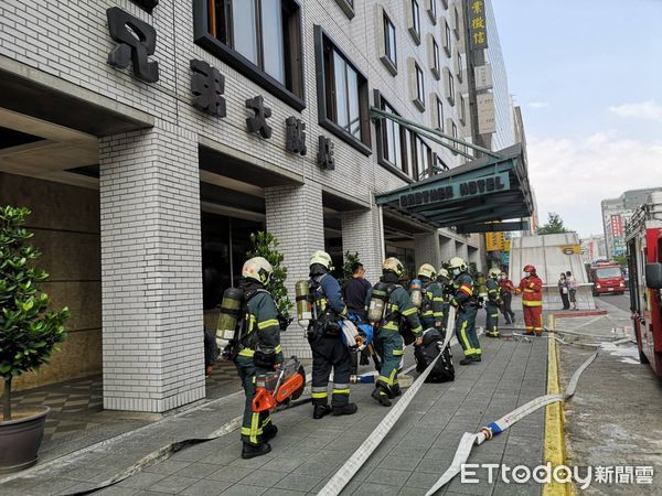 ▲▼台北市兄弟飯店二樓餐廳起火。（圖／記者黃彥傑攝）