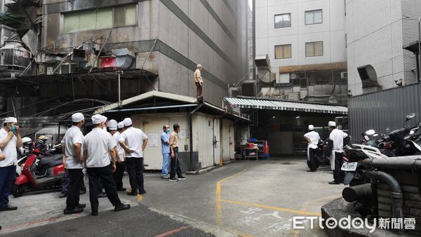 ▲▼台北市兄弟飯店二樓餐廳起火。（圖／記者黃彥傑攝）