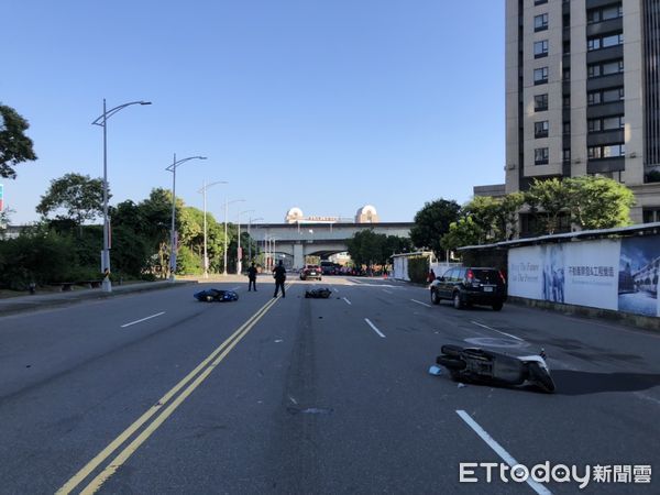 ▲▼ 新莊中華路三段與中央路口發生嚴重車禍。（圖／記者戴上容翻攝）