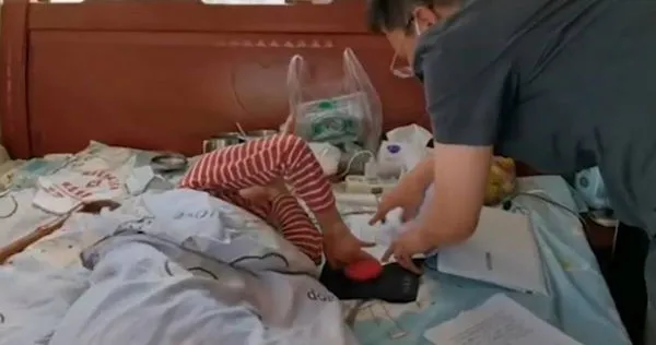 女子車禍癱瘓臥床「尪照顧16年提離婚」　她同意了：放他自由賭他良心