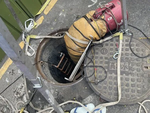 ▲▼高雄下水道工程傳意外！2工人受困獲救，1人無生命跡象。（圖／記者陳宏瑞翻攝）