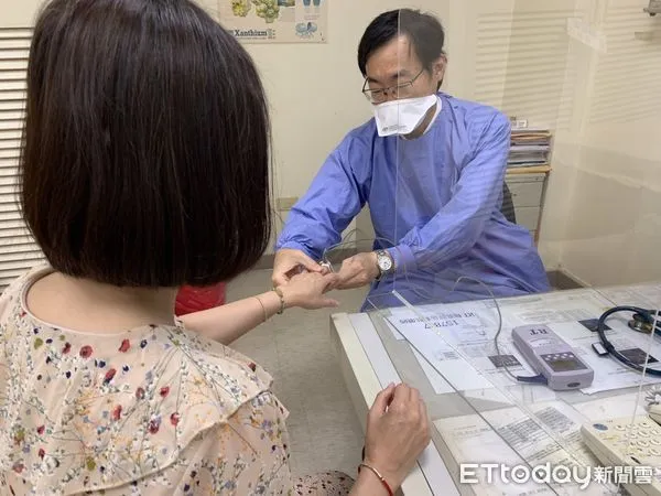 ▲▼染疫解隔離後仍受後遺症狀困擾，門諾醫院已開設「新冠康復者整合門診」，提供一站式的整合醫療服務，讓你早日回歸正常生活。（圖／門諾醫院提供，下同）