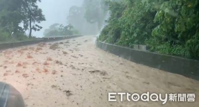 快訊／大雨狂炸苗栗！溫泉區道路遭「黃泥水淹蓋」　交通一度中斷