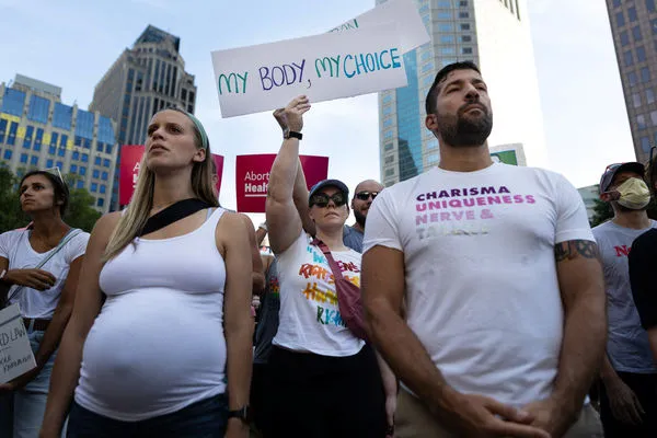 ▲▼美國支持合法墮胎權民眾上街抗議。（圖／路透）