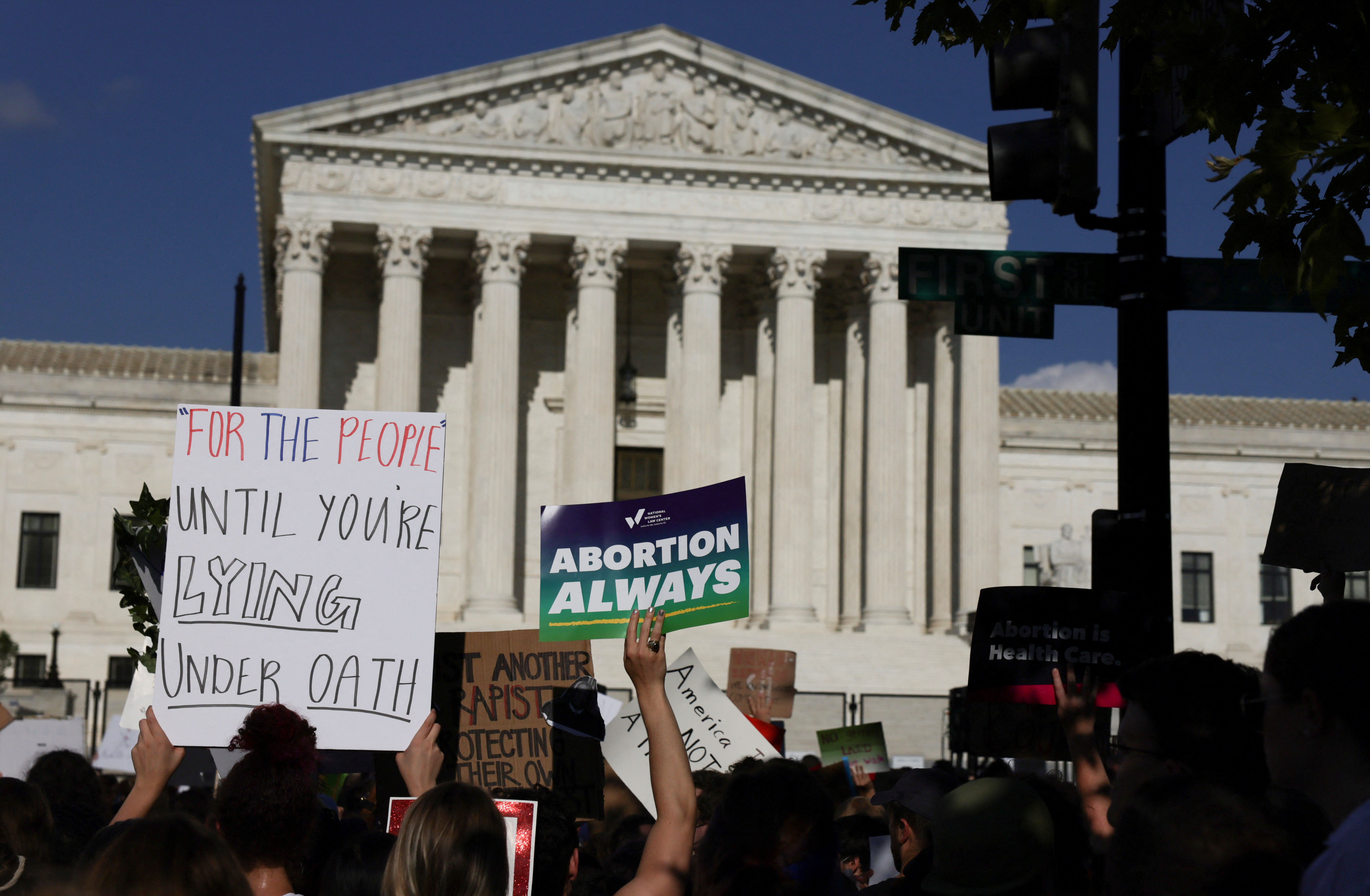 ▲▼美國最高法院推翻1973年保障墮胎權的裁定，賦予全美各州禁止墮胎權力。（圖／路透）