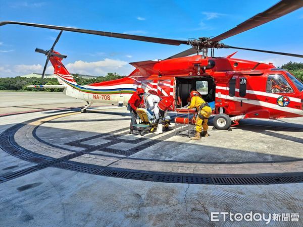 ▲▼南投縣大禹嶺，59歲婦登山滑落邊坡，空勤總隊出動直升機救援。（圖／空勤總隊提供）