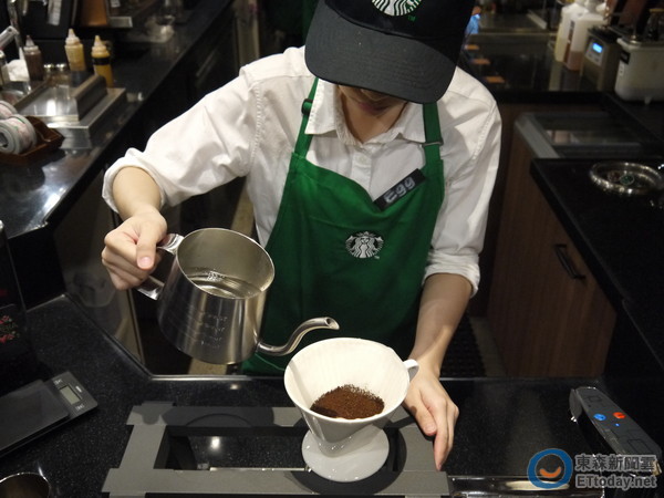 星巴克限定在典藏門市賣手沖咖啡，全台只有6家門市販售。